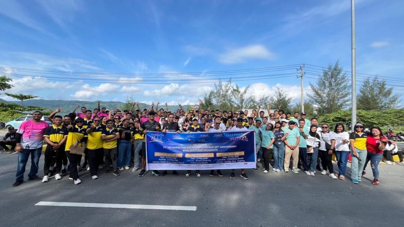 Rayakan HUT ke-23, PT Metropolitan Golden Management Ajak Warga Zumba dan Bersihkan Pantai Holtekam di Jayapura