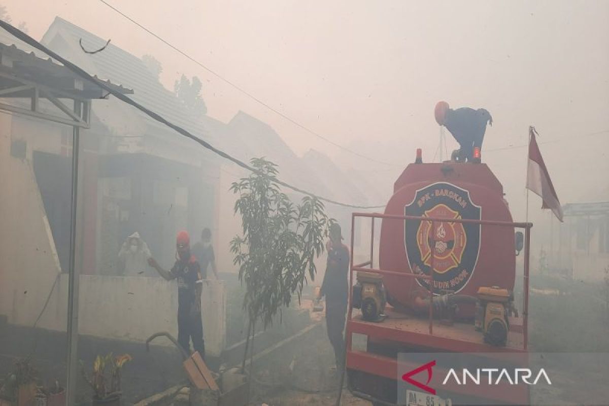 Karhutla Kepung Dua Perumahan di Banjarbaru Dekat Bandara Syamsudin Noor, Warga Diminta Mengungsi