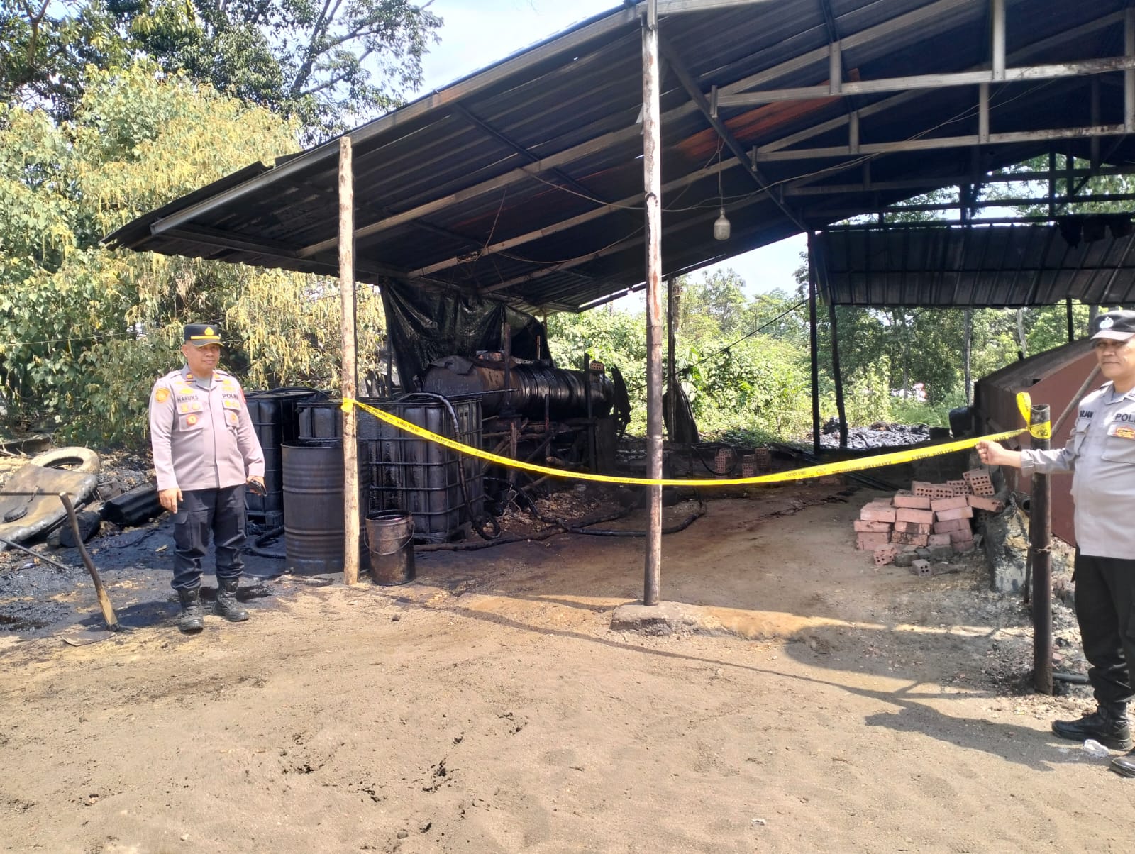 Polsek Sanga Desa Bongkar 3 Lokasi Illegal Refinery di Keban 1, 8 Pekerja Diamankan