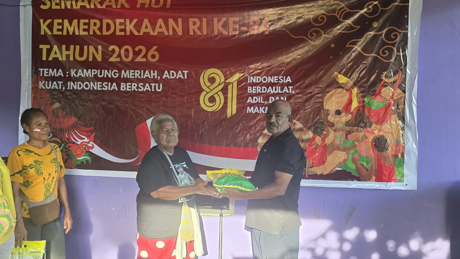 Keondofoloan Waena Bagikan Sembako dan Gelar Lomba 17an untuk Warga Heram, Tokoh Adat Ajak Jaga Persatuan