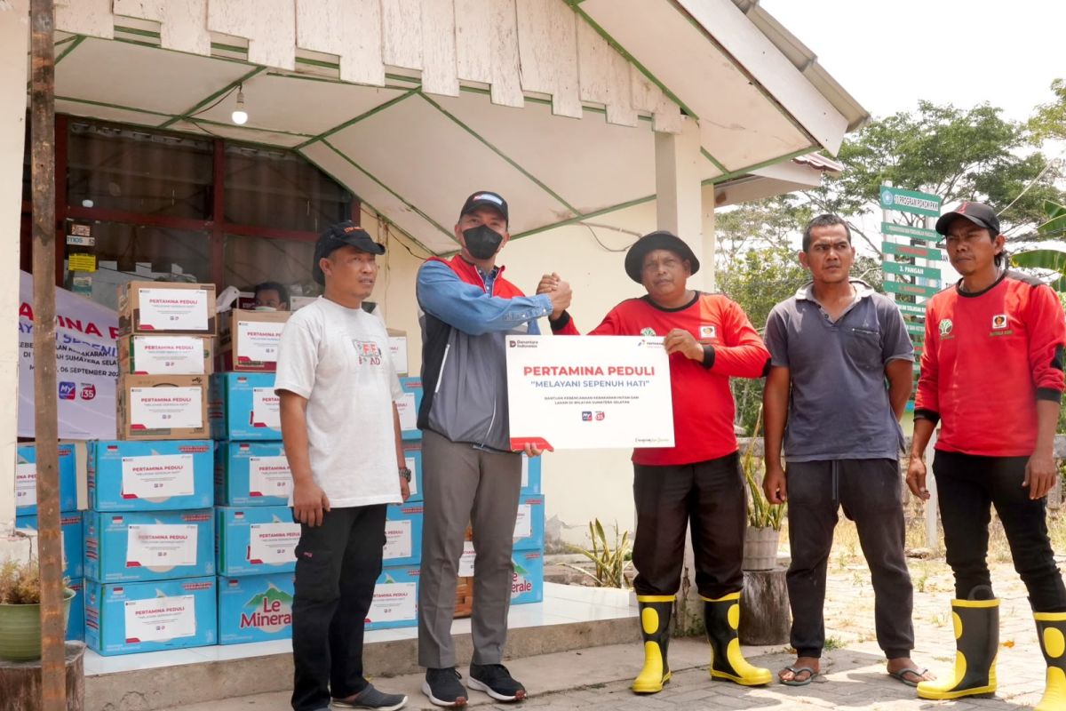 Pertamina Salurkan 280 Paket Karhutla Care Kit untuk 216 Personel Satgas di Ogan Ilir, Lengkap dengan Layanan Kesehatan