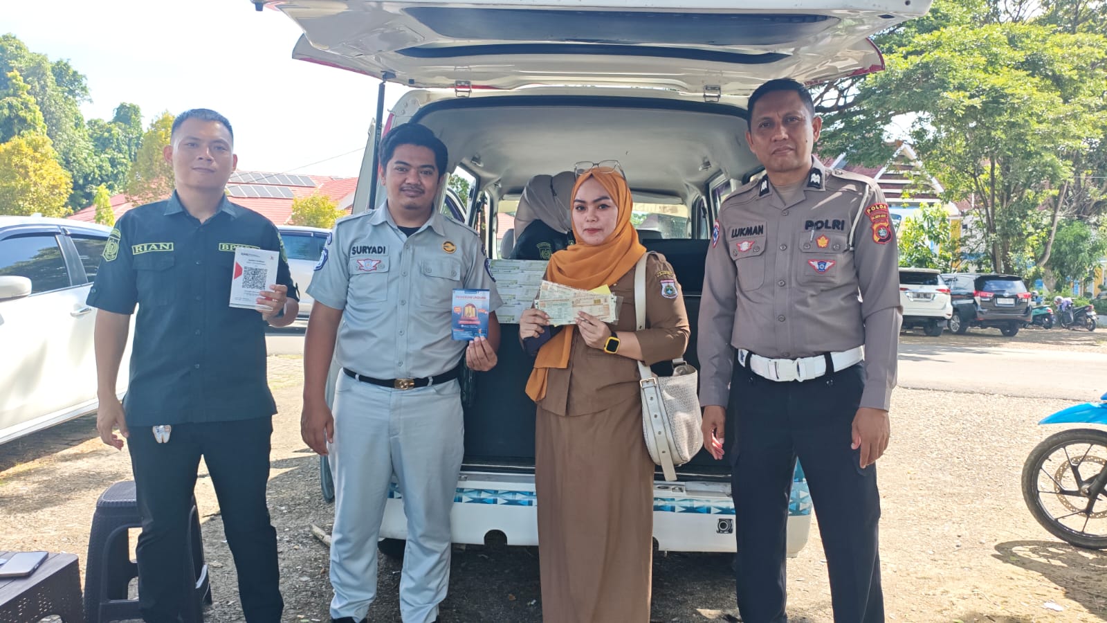 Bapenda Sulbar Jemput Bola Pajak Kendaraan ke Kantor Gubernur Mamuju, 9 Wajib Pajak Terlayani Sekaligus