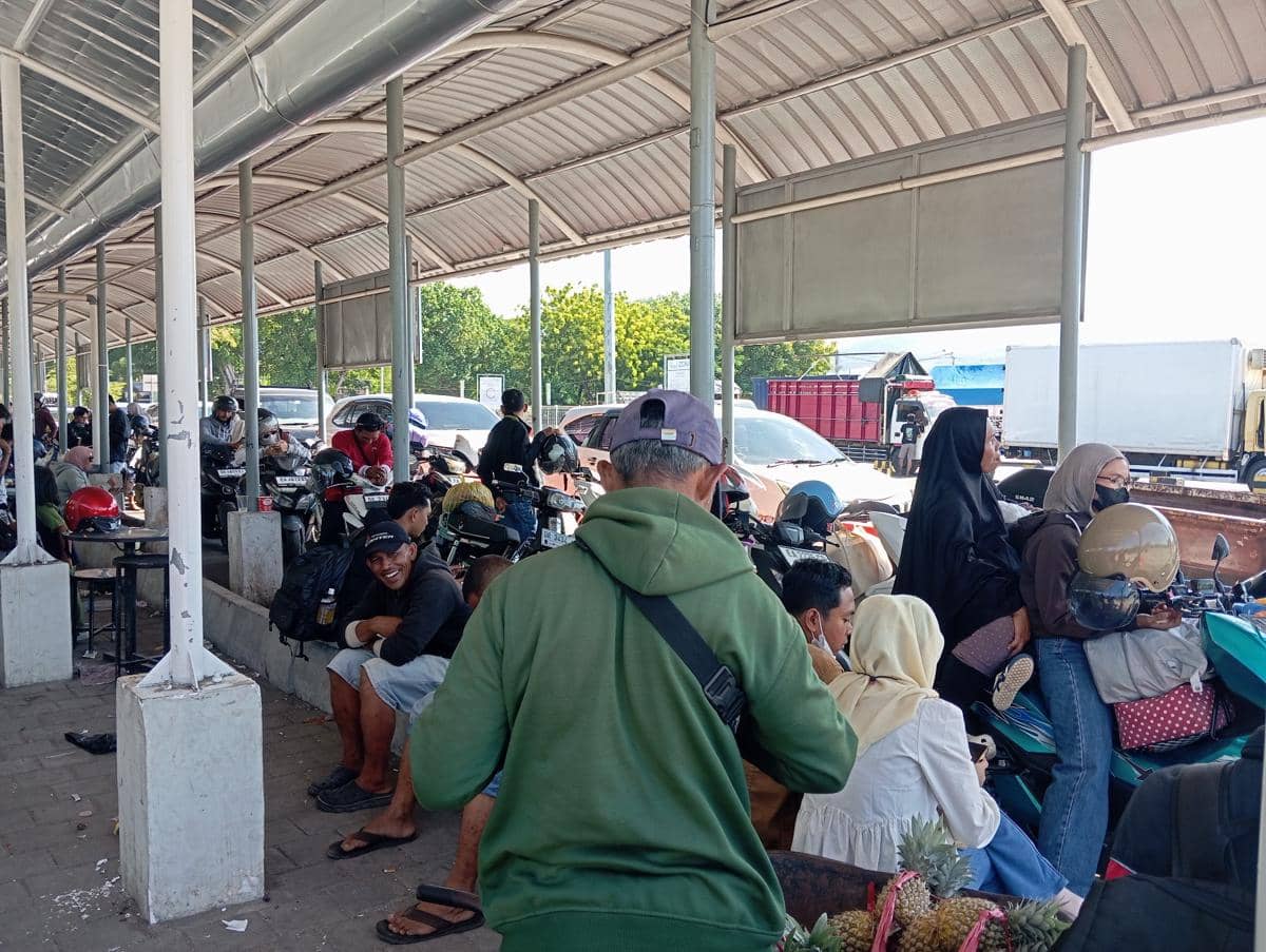 Antrean Kendaraan Mengular hingga 5 Jam di Pelabuhan Kayangan, ASDP Sebut Tiga Faktor Penyebab