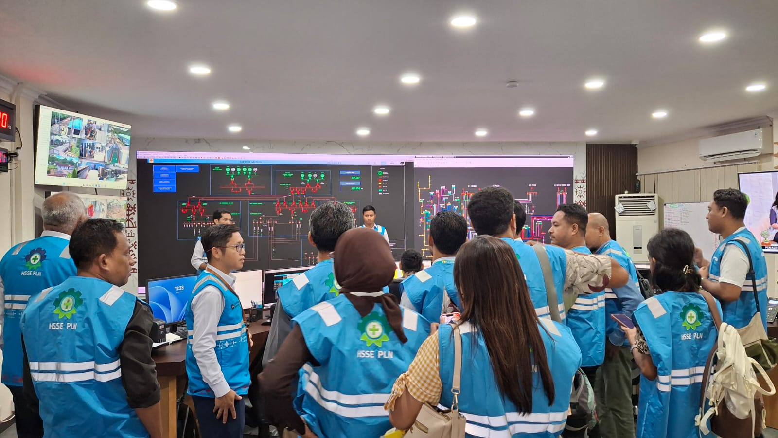 PLN Ajak Wartawan Ambon Intip Ruang Kontrol Sistem Kelistrikan, Beban Puncak Capai 65,51 MW