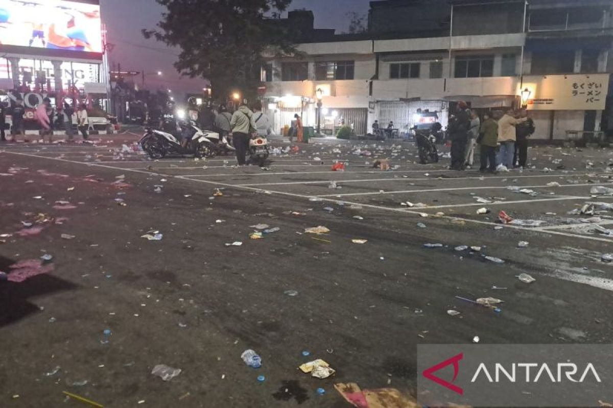 Nobar Final Piala Dunia 2026 di Bundaran Satam Belitung, DLH Kumpulkan 260 Kilogram Sampah Plastik dan Sisa Makanan