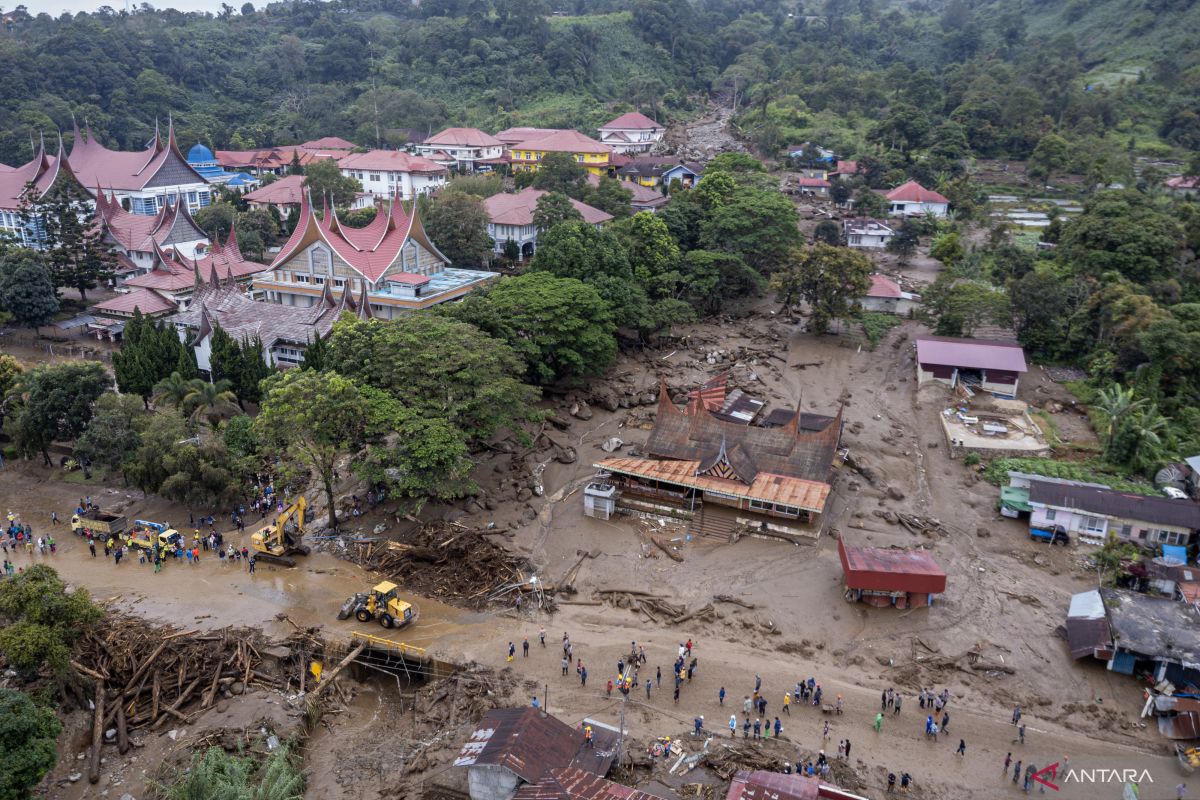 Akses Jalan Nasional dan Provinsi di Solok Mulai Dibuka Pascabanjir Bandang, 300 Warga Terdampak