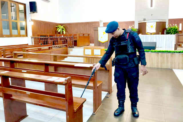 Jelang Kenaikan Yesus Kristus, Brimob Polda Kepri Sterilisasi 6 Gereja di Batam dengan Tim Gegana dan Peralatan Khusus