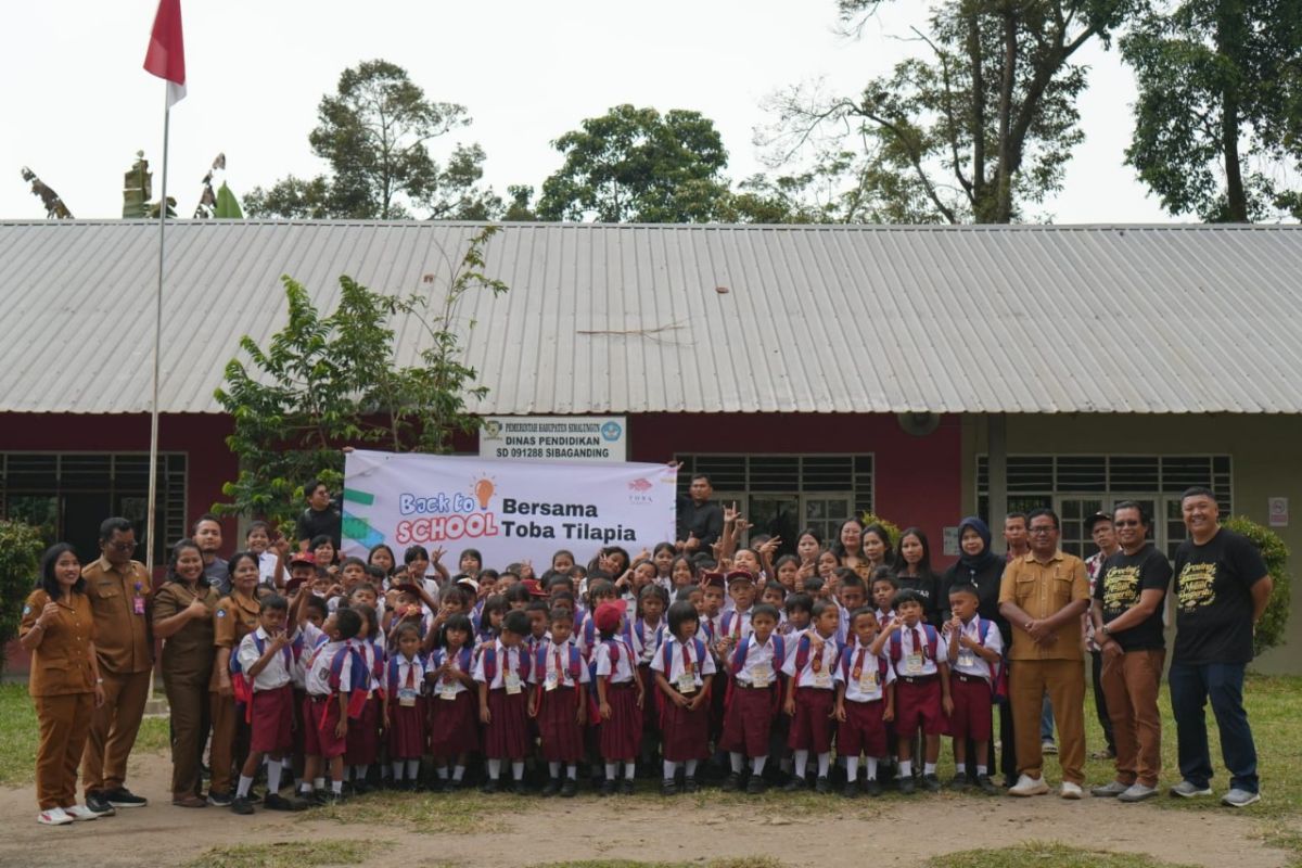 Toba Tilapia Salurkan 444 Paket Sekolah dan Gelar Nobar Edukatif untuk 130 Siswa di Simalungun