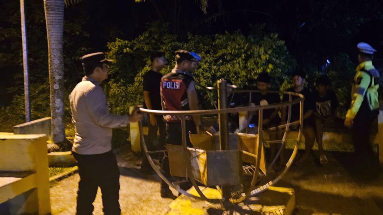 Patroli Malam Hari di Kuala Kurun, Polres Gunung Mas Edukasi Pemuda Nongkrong soal Knalpot Brong dan Balapan Liar