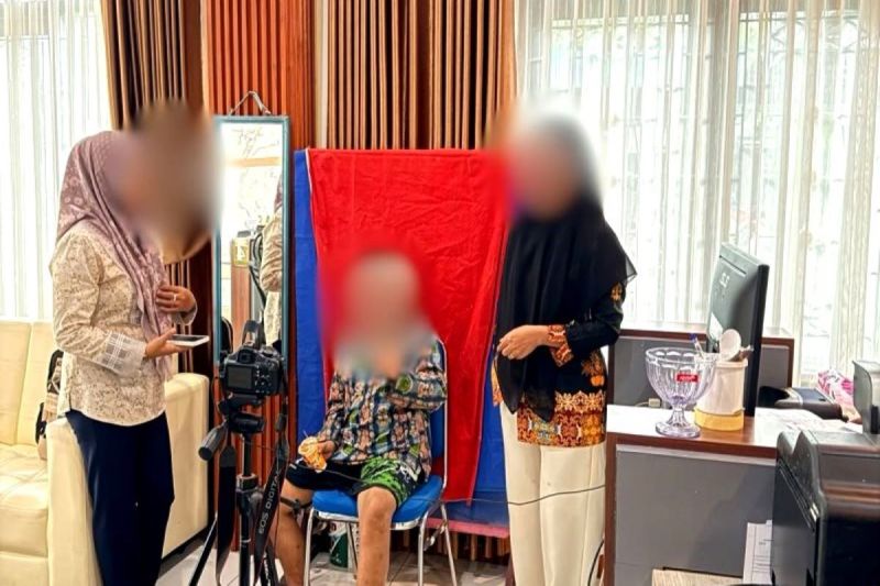 Disdukcapil Barito Utara Datangi Penyandang Disabilitas Mental untuk Perekaman KTP-el, Warga Desa Malawaken Dilayani