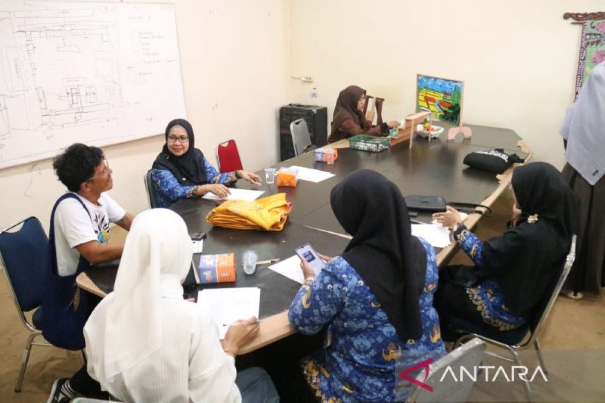 Dekranasda Kota Solok Kurasi Produk Kerajinan Lokal, Perajin Dapat Pendampingan Kemasan hingga Pemasaran Digital
