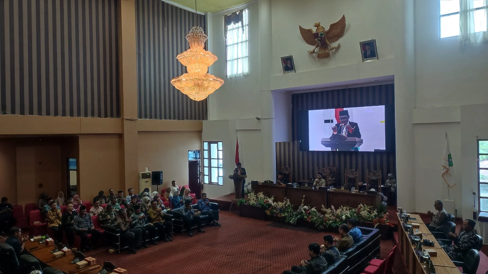 DPRD Tanah Bumbu Paripurnakan LPJ APBD 2025, Realisasi Pendapatan Rp3,88 Triliun Lampaui Target Rp562 Miliar