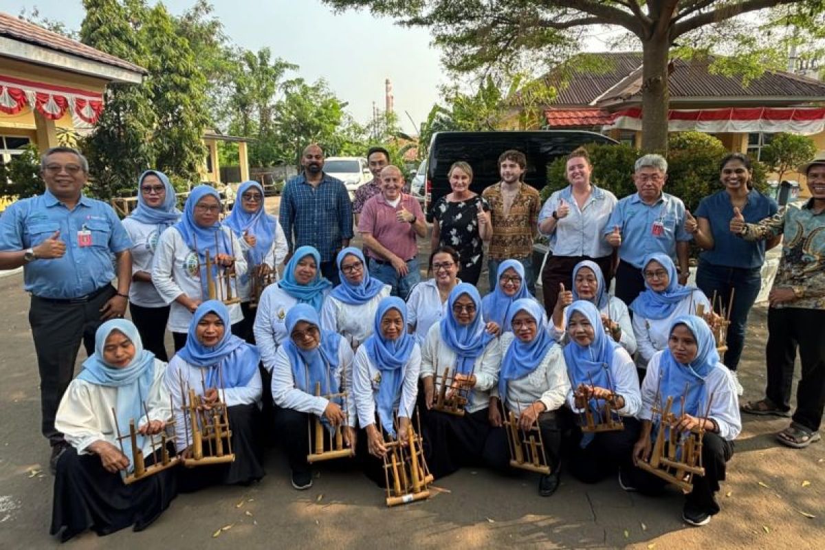 8 Wisatawan India-AS-Inggris-China Kunjungi Desa Tegal Maja Serang, Lihat Anyaman Tali Kertas Daur Ulang
