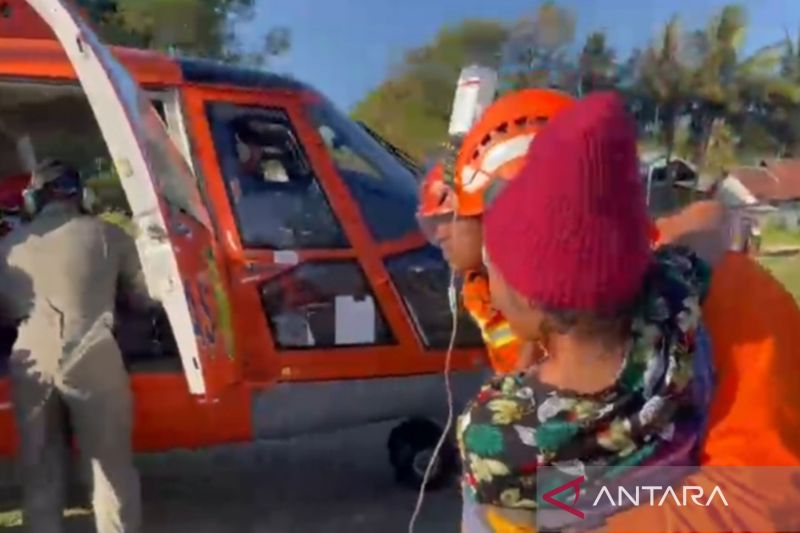Basarnas Evakuasi Dua Lansia Korban Gempa Manggarai Timur ke Labuan Bajo, Satu Diduga Alami Patah Tulang Tengkorak