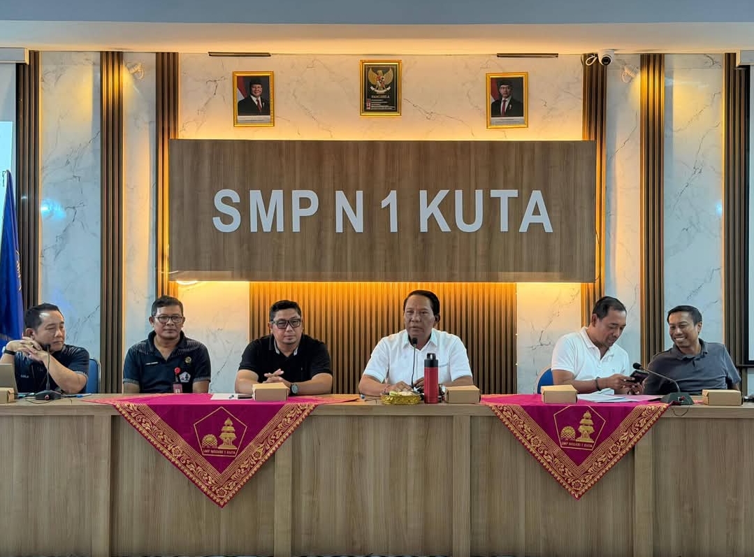 Ketua DPRD Badung Hadiri Sosialisasi SPMB di SMPN 1 Kuta, Pastikan Penerimaan Murid Baru Transparan