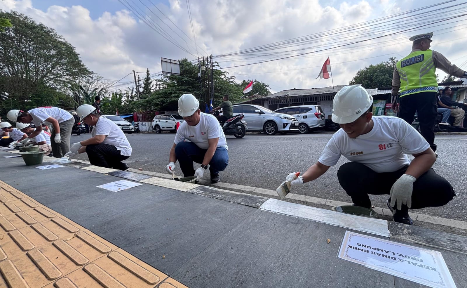 1.000 Lebih Warga Lampung Terima Penghasilan dari Padat Karya Jalan Nasional, Kerb Dicat Jelang HUT RI