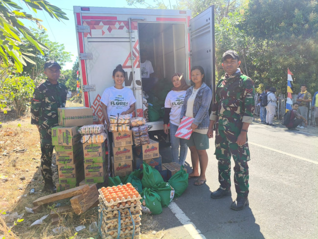 Bantuan Pertama untuk Warga Terdampak Gempa di Nagekeo Tiba dari Yayasan YNS, Warga RT 01 Danga Ucapkan Terima Kasih