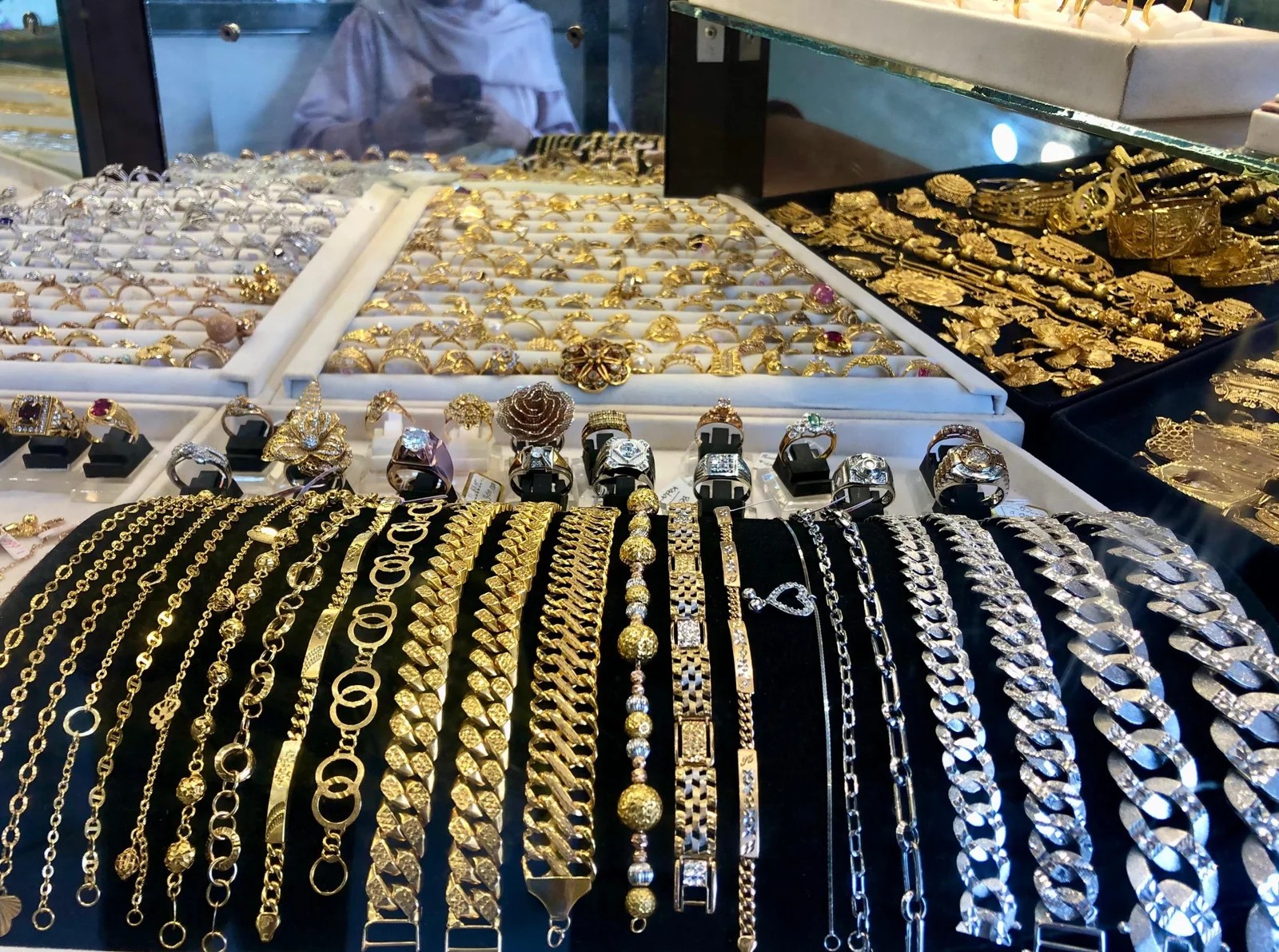 Harga Emas Perhiasan di Banda Aceh Turun Rp150.000 per Mayam, Masyarakat Justru Ramai-ramai Membeli