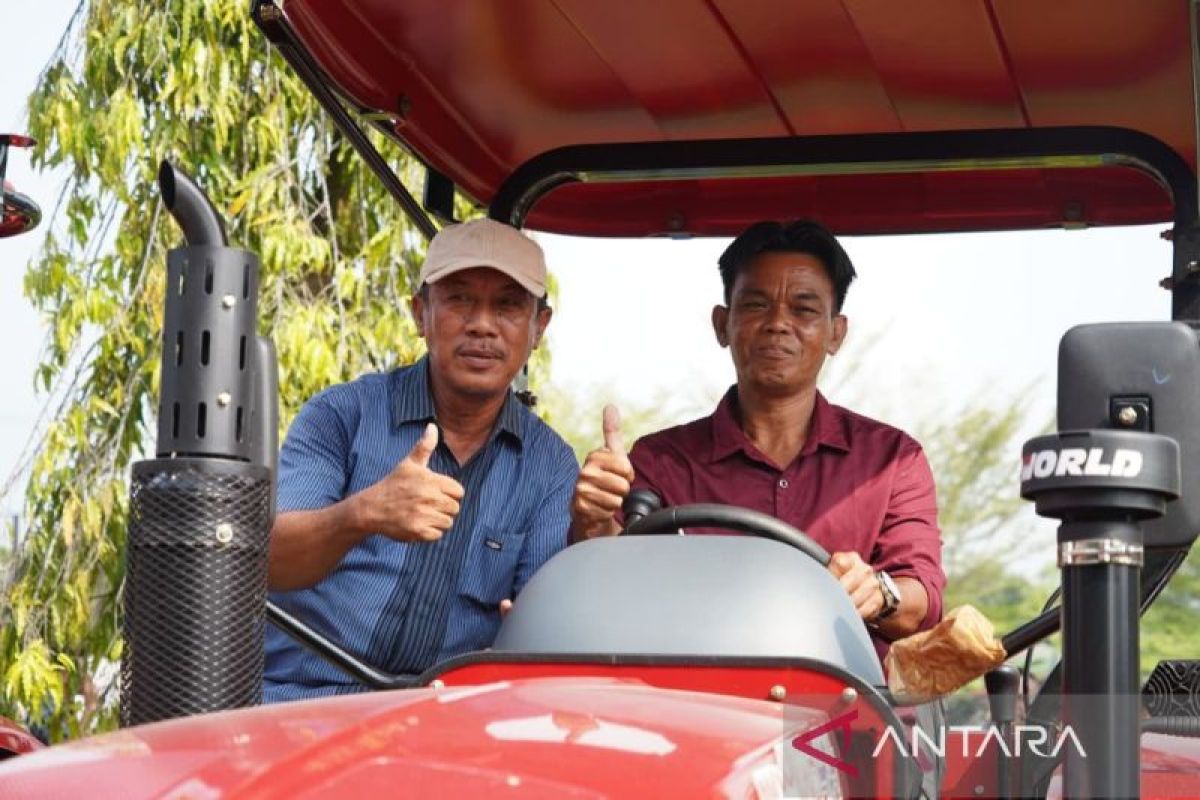 Pemkab Paluta Salurkan 40 Unit Alsintan ke Kelompok Tani, Traktor Hingga Pompa Air untuk Percepat Mekanisasi