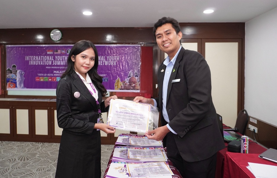 Mahasiswi Hukum UNJA Elgradcia Mellissa Raih The Most Creative Delegate di Malaysia-Singapura, Kembangkan Platform Ekonomi Sirkular EYETRACE