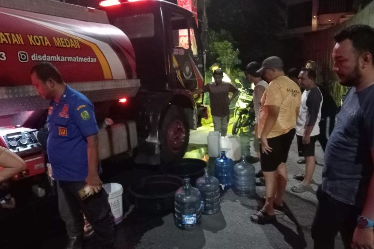 Pemkot Medan Kerahkan 5 Mobil Damkar untuk Suplai Air Bersih ke Warga Terdampak Krisis Air