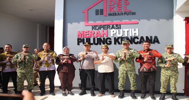 Danrem 043/Gatam Dampingi Pangdam XXI/RI Tinjau Koperasi Desa Merah Putih di Tulang Bawang Barat, Ini Pesan untuk Masyarakat