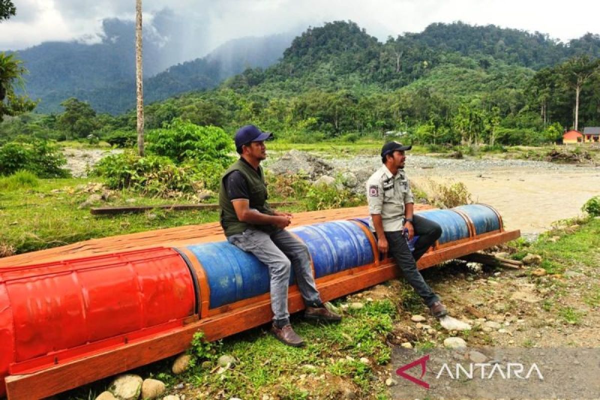 Pemkab Aceh Barat Siagakan Satu Unit Rakit Darurat untuk Akses Warga dan Pelajar KAT Sikundo Pasca Jembatan Gantung Rusak