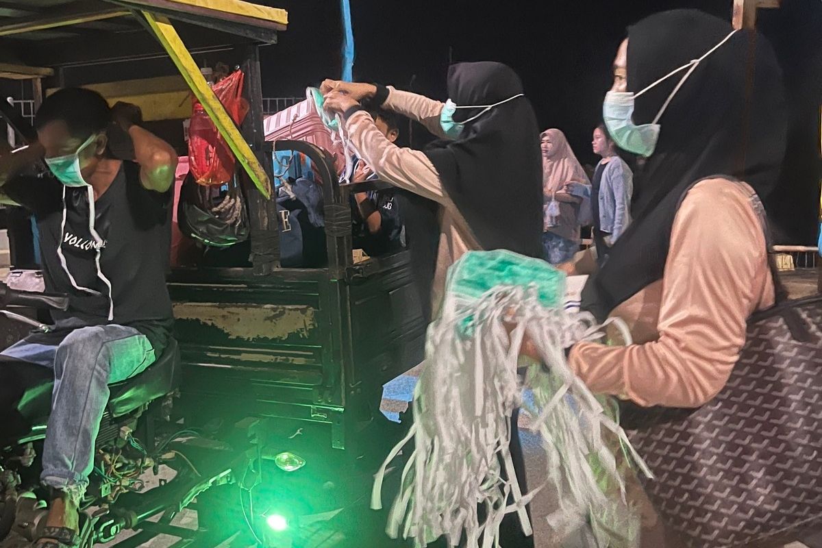 Pemkab Natuna Bagikan Ribuan Masker ke Warga Terdampak Kabut Asap, Dinkes Catat 5 Kecamatan Masuk Zona Tidak Sehat