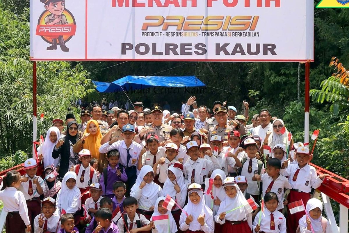 Polres Kaur Resmikan Jembatan Merah Putih Presisi ke-10 Penghubung Air Palawan dan Muara Dua