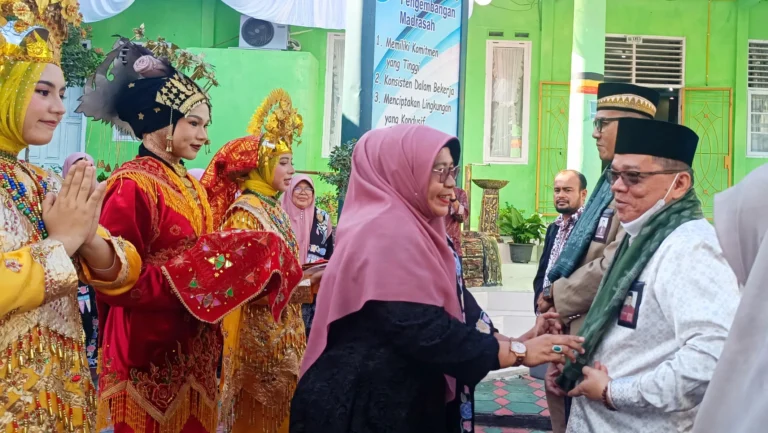 6 Kepala Madrasah Negeri di Kabupaten Solok Jalani Penilaian Kinerja Tim PKKM Sumbar, Ini Aspek yang Dievaluasi