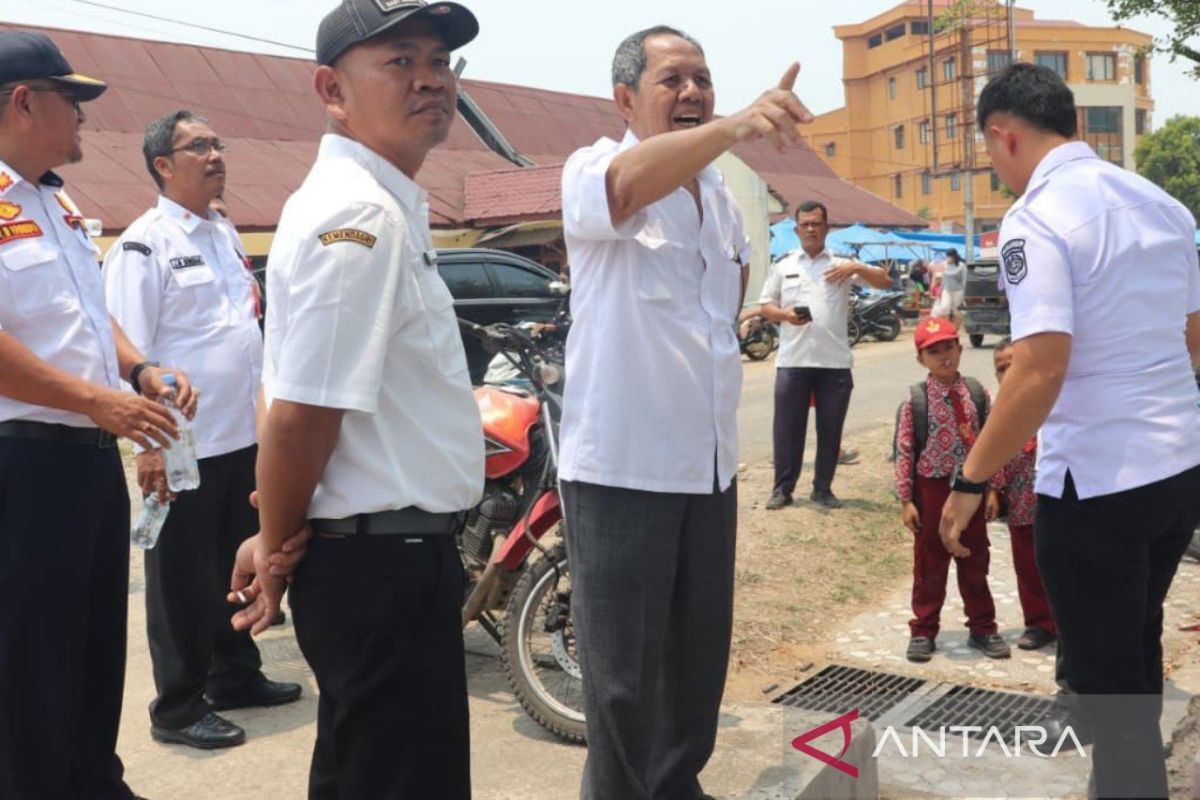 Wabup Paluta Basri Harahap Cek Drainase hingga MCK di Lokasi Relokasi Pasar Gunungtua