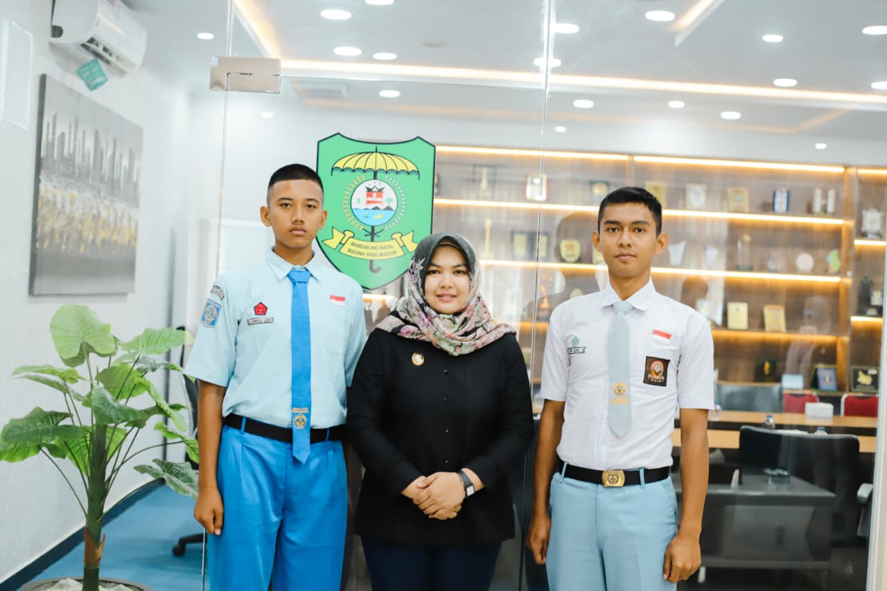 Wakil Bupati Madina Atika Azmi Utammi Nasution Lepas 2 Paskibraka Utusan Sumut, Ini Pesan Pentingnya