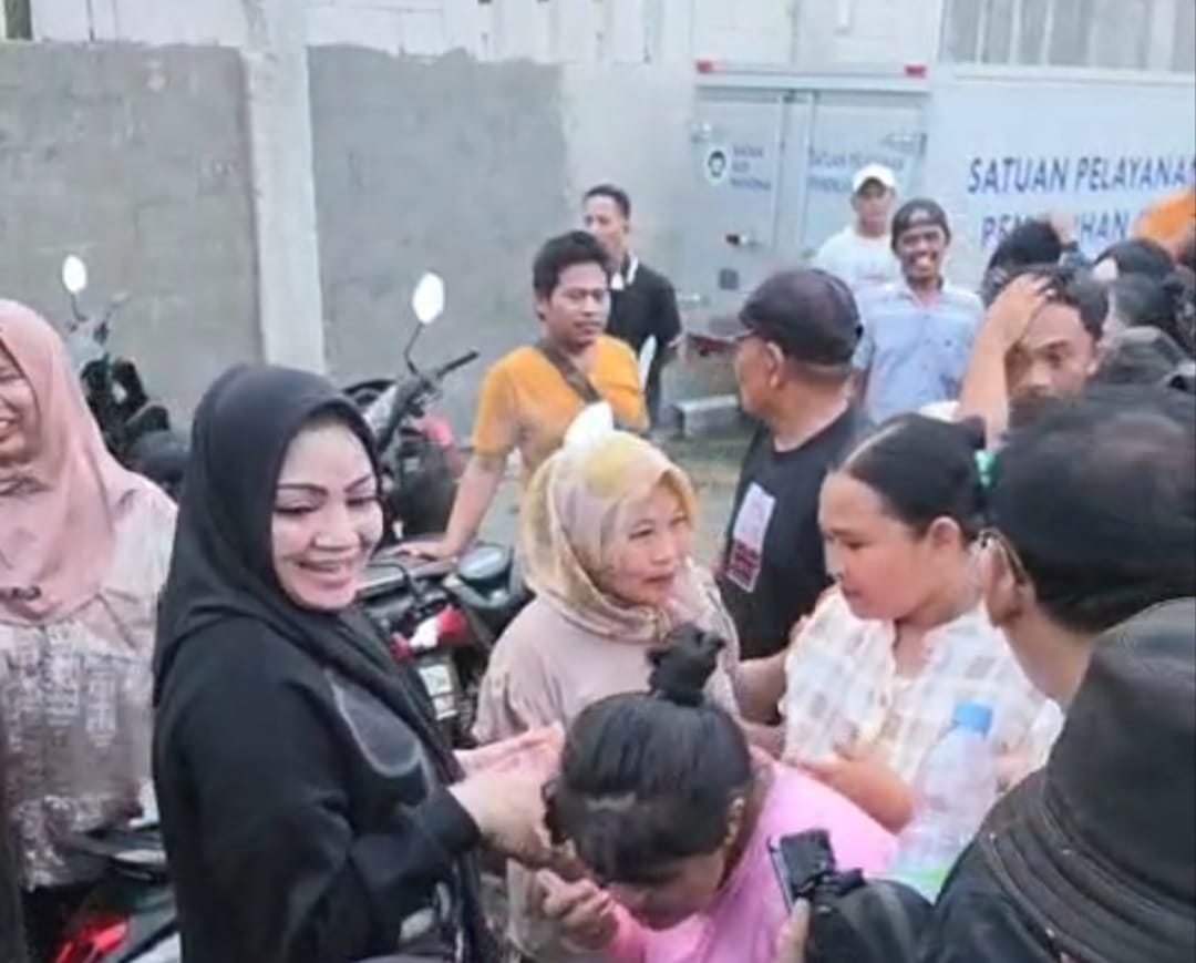 Ketum Gerakan Dapur Indonesia Nofalia Heikal Safar Resmikan Dapur MBG di Karawang, 2.000 Lebih Warga Terima Santunan