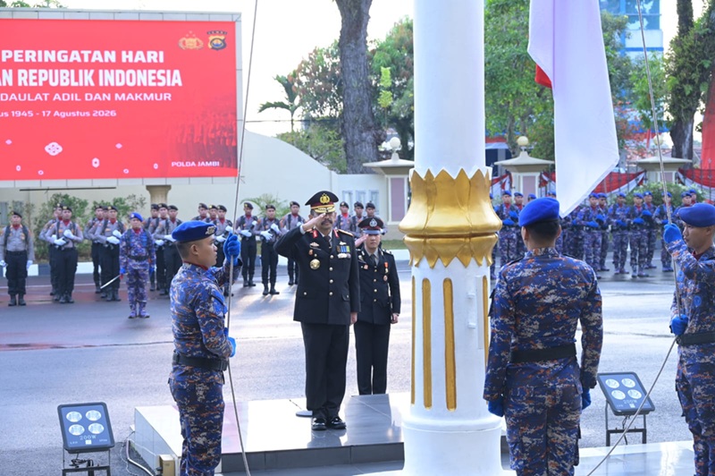 Wakapolda Jambi Pimpin Upacara HUT ke-81 RI, Ajak Personel Wujudkan Jambi yang Aman dan Makmur