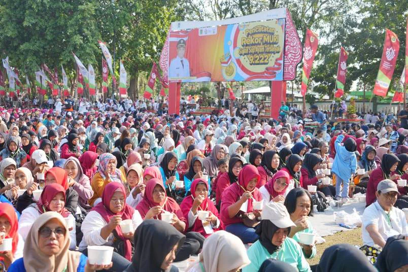 Rekor MURI 9.222 Porsi Sop Ayam di Alun-alun Klaten Jadi Kado HUT ke-222 Kabupaten