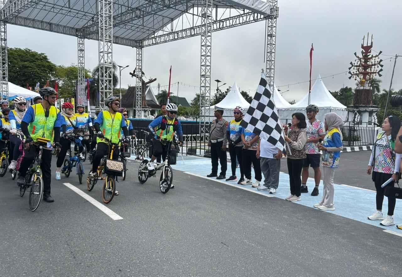Ratusan Peserta Mancanegara Ikut Kalteng Berseli 69K, Pj Sekda Lepas Langsung dari Bundaran Besar Palangka Raya