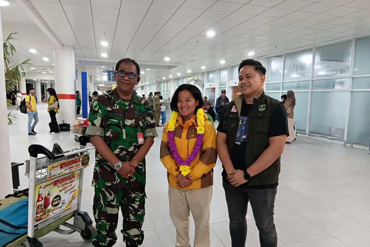 Atlet FASI Payakumbuh Rira Nurhakim Sabet Emas Paralayang di Kaltim, Disambut Komandan Lanud Sutan Sjahrir