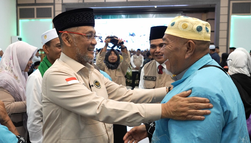 Menteri Haji Irfan Yusuf Sambut 444 Jemaah Kloter BTH-20 di Jambi, Soroti Pemeriksaan Kesehatan Sejak Awal