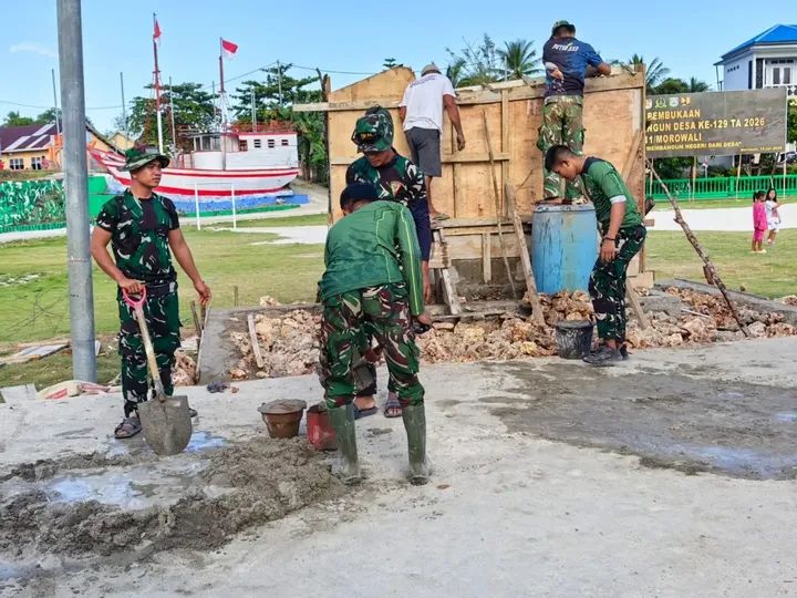 TMMD Ke-129 Kodim 1311 Morowali Bangun Kepulauan Umbele, Warga Gotong Royong Angkut Material Bangunan