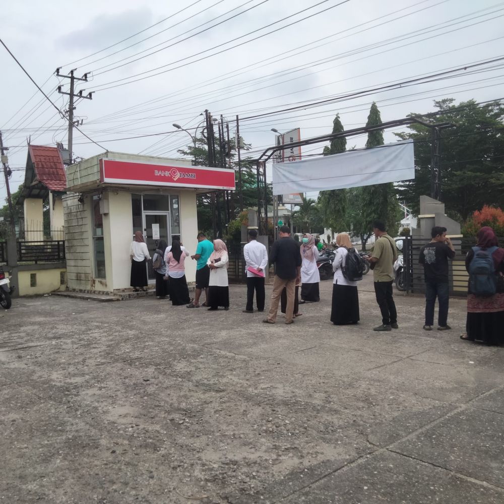 Antrean ATM Bank 9 Jambi di Merangin Bikin Nasabah Menunggu Berjam-jam, Transaksi Dibatasi Rp 5 Juta