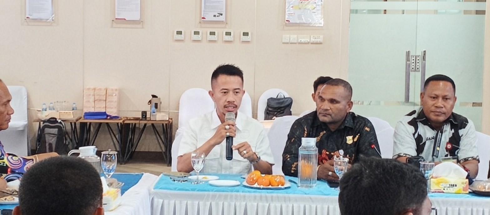 Antrean BBM di Serui Capai 300 Meter Sampai Depan Sekolah, Edward Banua Desak Pertamina Tambah Kuota Subsidi untuk Kepulauan Yapen