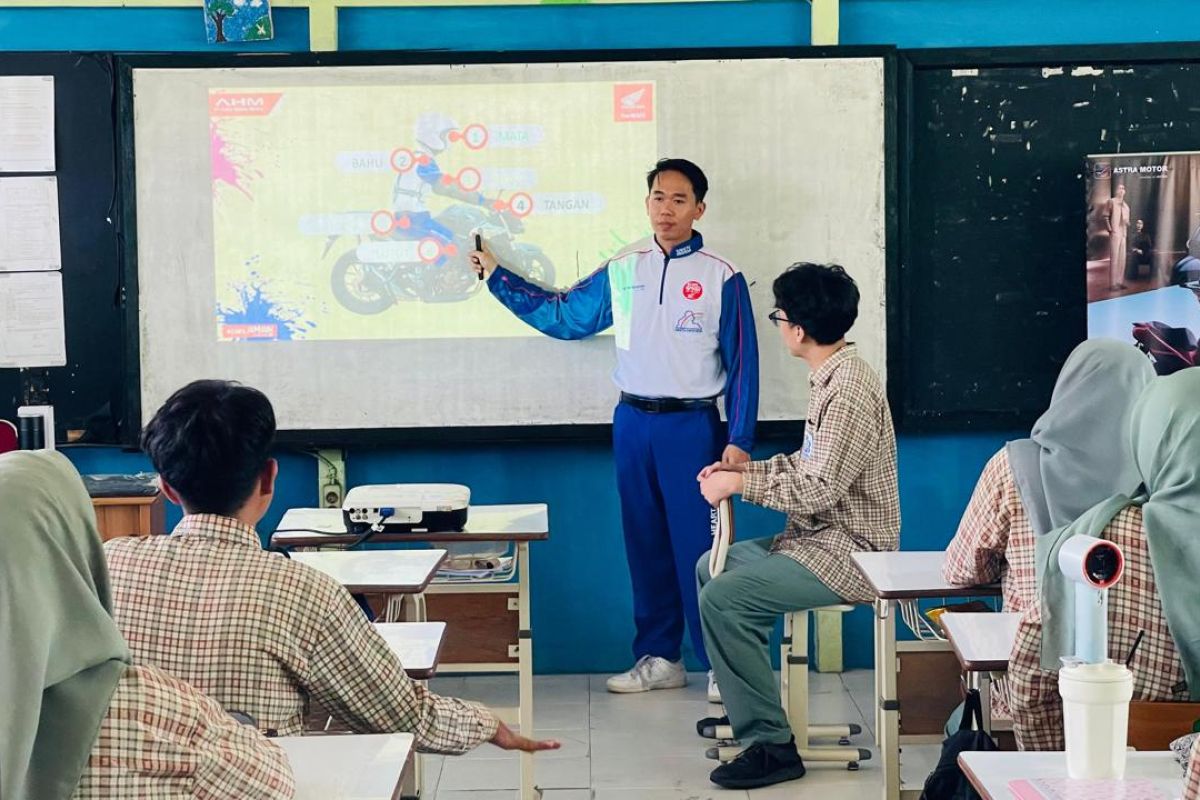 Astra Motor Kalbar Gelar Edukasi Safety Riding di SMAN 5 Pontianak, Targetkan Pelajar Jadi Pelopor Keselamatan Berlalu Lintas