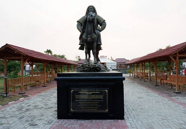 Kampung Mongol di Tanjung Lesung Banten Hadirkan Tenda Ger Asli hingga Patung Genghis Khan, Cuma 2,5 Jam dari Jakarta