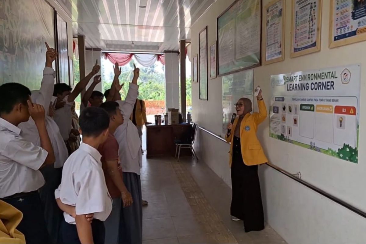 UNP Hadirkan Smart Environmental Learning Corner di SLBN 1 Payakumbuh, Ajak Siswa Belajar Pilah Sampah lewat Permainan