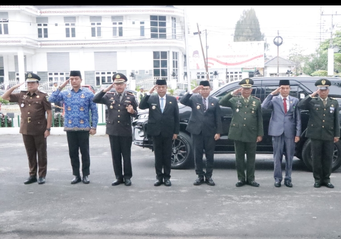 Polres Karo Gelar Ziarah dan Tabur Bunga di Makam Pahlawan Usai Upacara Harkitnas, Bupati Pimpin Langsung Prosesi