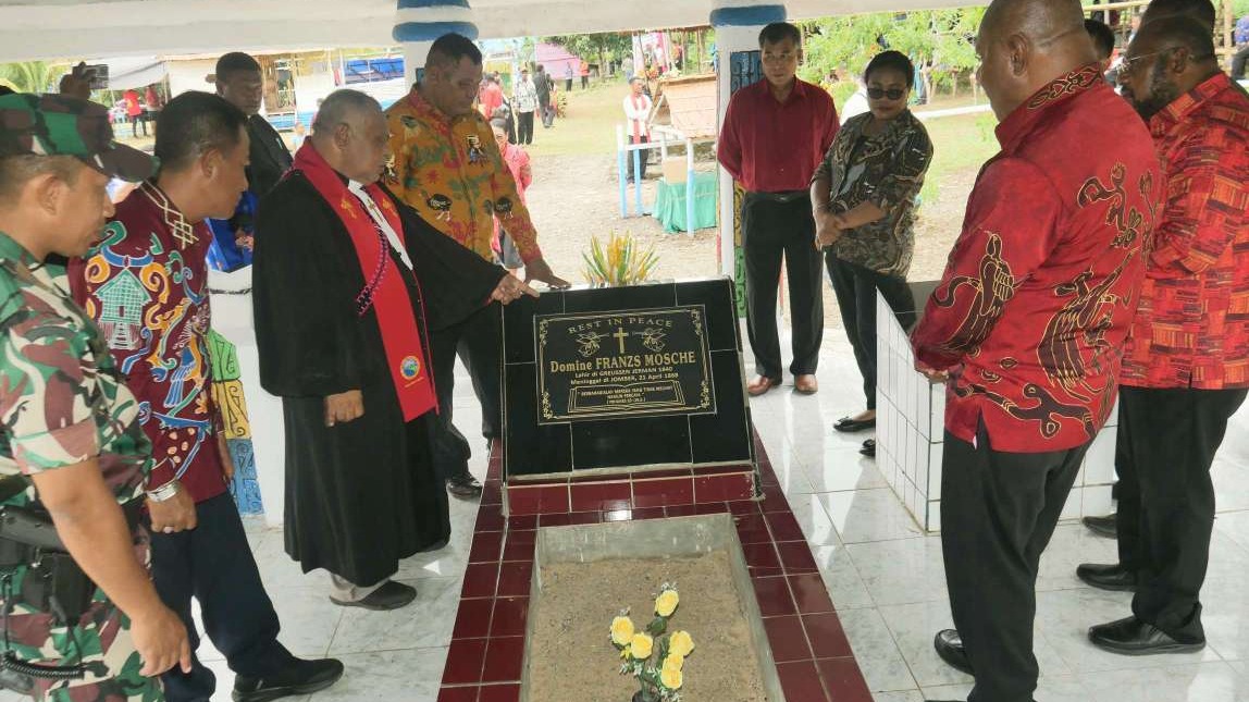 Bupati Teluk Wondama Canangkan Revitalisasi 7 Situs Rohani Bersejarah, dari Makam Misionaris hingga Alkitab Tua