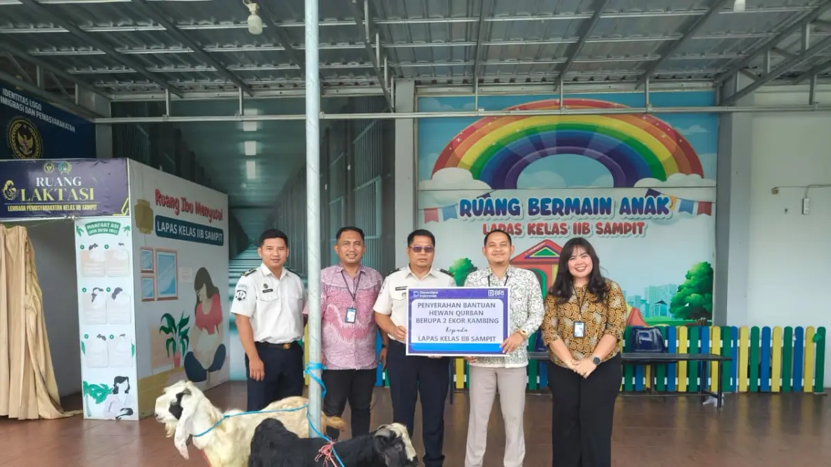 BRI Sampit Salurkan Tiga Kambing Kurban ke Lapas dan Bapas, Warga Binaan Dapat Jatah Daging