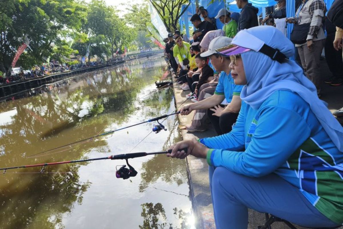 3.000 Warga Serbu Sungai Jawi, Gubernur Kalbar Beri Hadiah Umroh