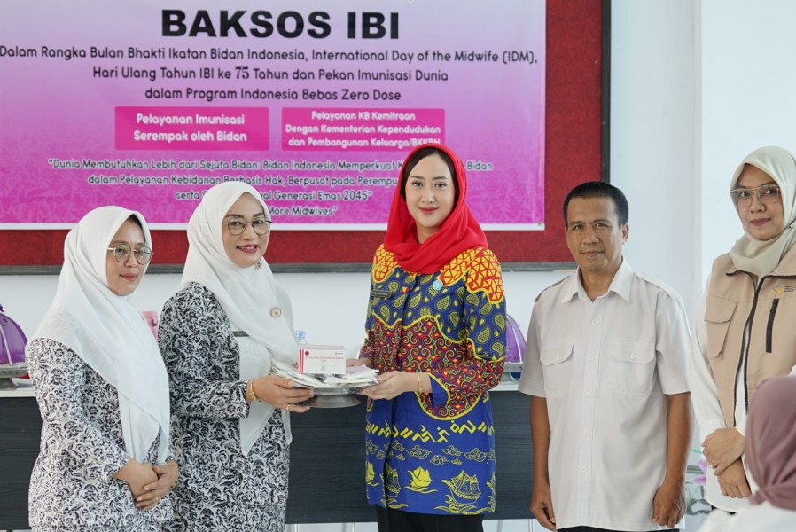 Ketua TP PKK Bantaeng Buka Bakti Sosial Pelayanan KB Serentak di Puskesmas Kassi-Kassi, Target Cegah Stunting