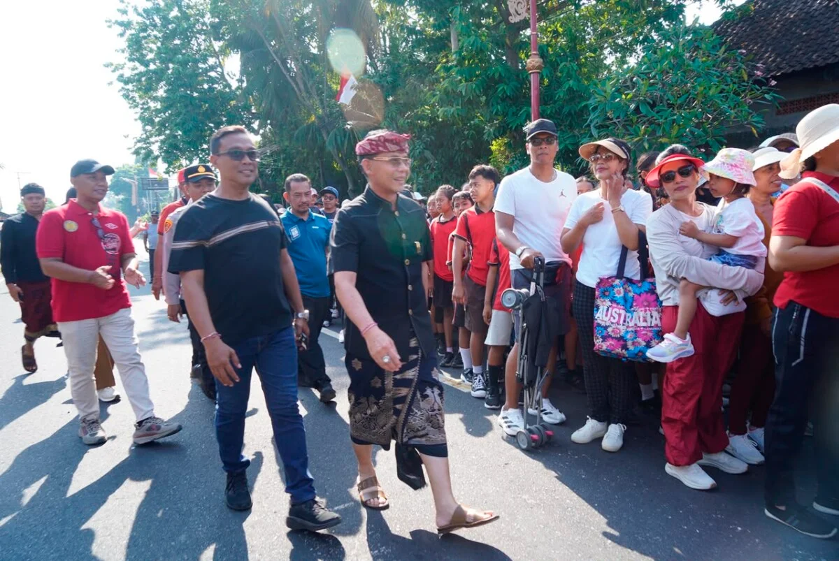Bupati Klungkung Lepas Jalan Santai HUT ke-81 di Banjarangkan, 1.000 Nasi Jinggo Gratis Dibagikan ke Warga